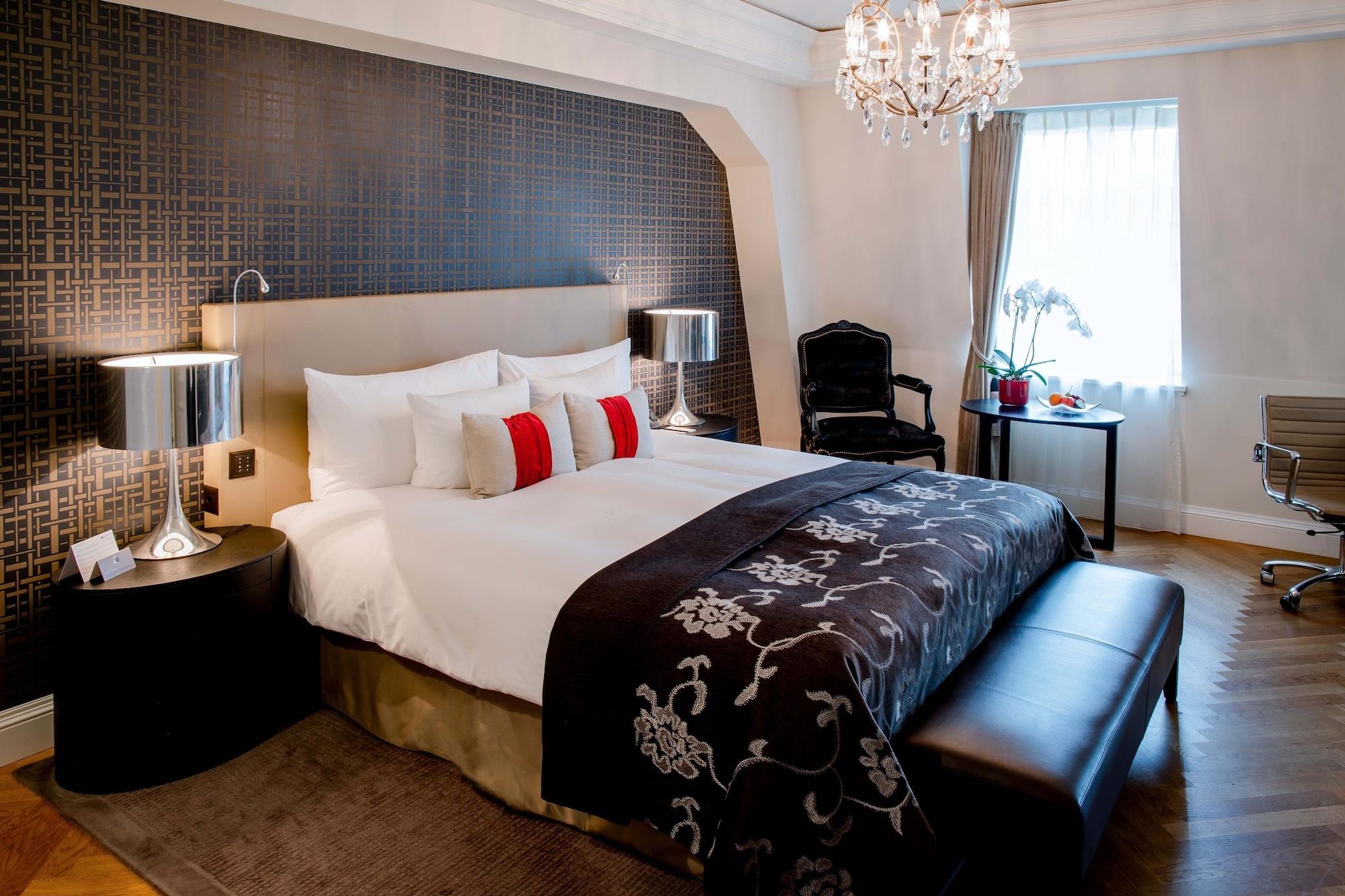 施伟泽霍夫伯尔尼水疗酒店 外观 照片 A bedroom at the Mandarin Oriental, London