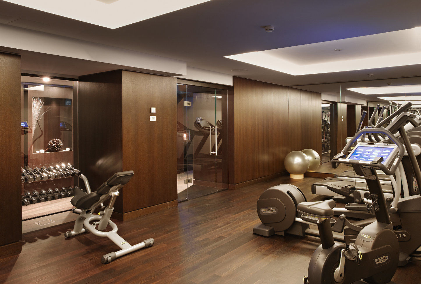 施伟泽霍夫伯尔尼水疗酒店 设施 照片 The gym at The Dorchester