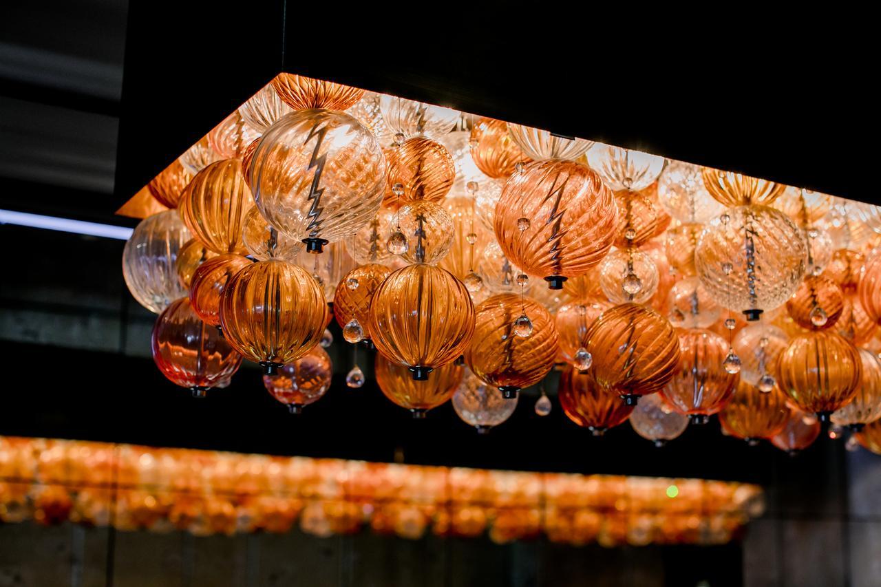 施伟泽霍夫伯尔尼水疗酒店 外观 照片 A chandelier at the restaurant