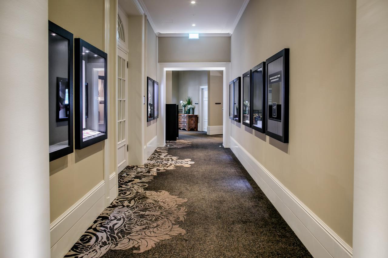 施伟泽霍夫伯尔尼水疗酒店 外观 照片 A corridor at the hotel