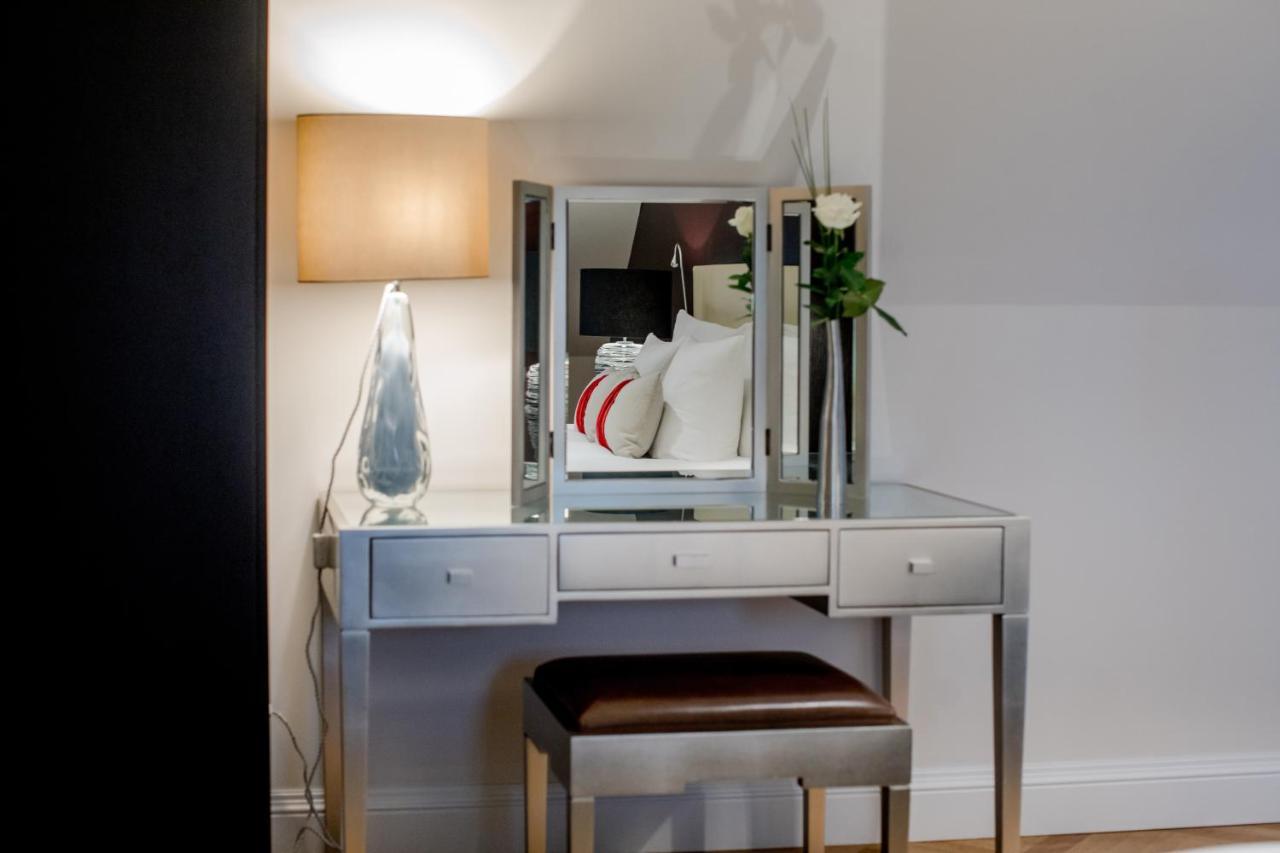 施伟泽霍夫伯尔尼水疗酒店 外观 照片 A dressing table